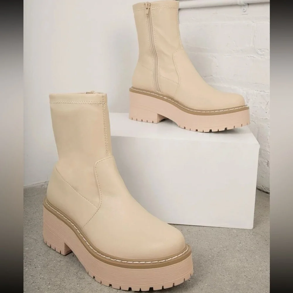 Fitted Chunky Sole Block Heel Fashion Boots - Picture 1 of 7